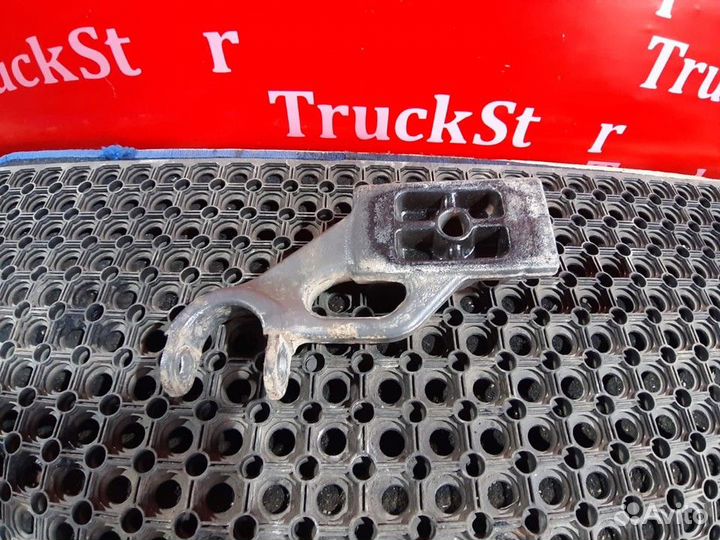 Кронштейн амортизатора переднего правый