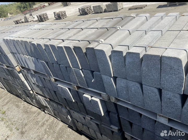 Дорожный бордюр