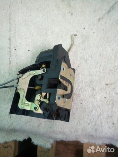 Замок двери задний правый Ssangyong Kyron 1