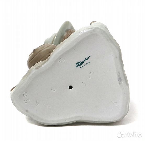 Фарфоровая фигура 