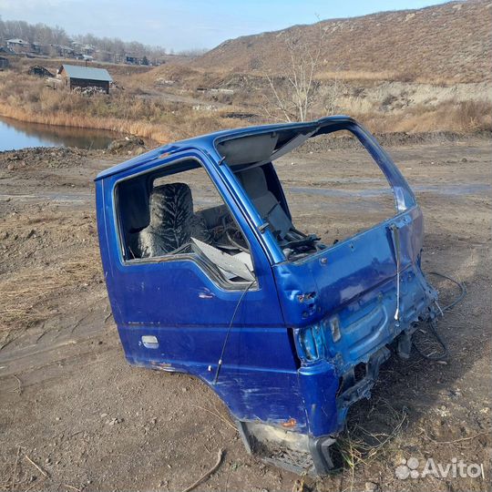 Продам кабину для mazda titan