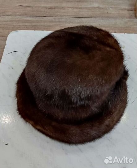 Норковые шапки и шкурки