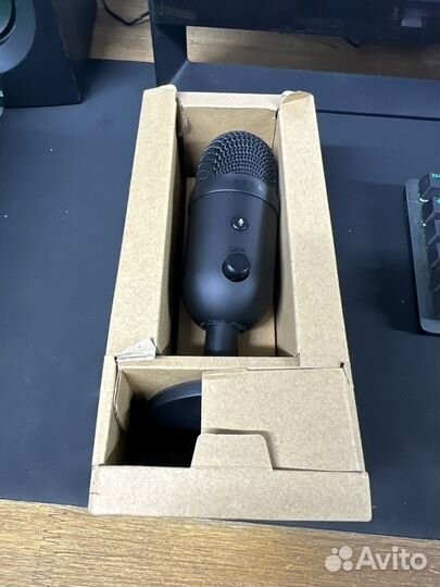 Микрофон Razer Seiren V2 X