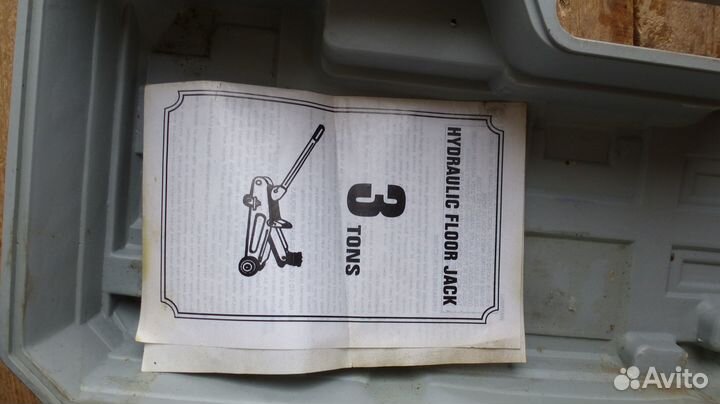 Домкрат подкатной гидравлический 3т