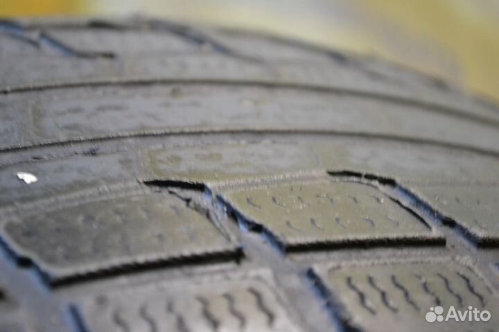 Yokohama Ice Guard IG20 215/60 R17