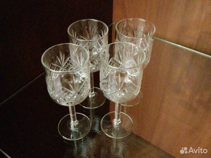 Хрустальные рюмки и вазочка СССР