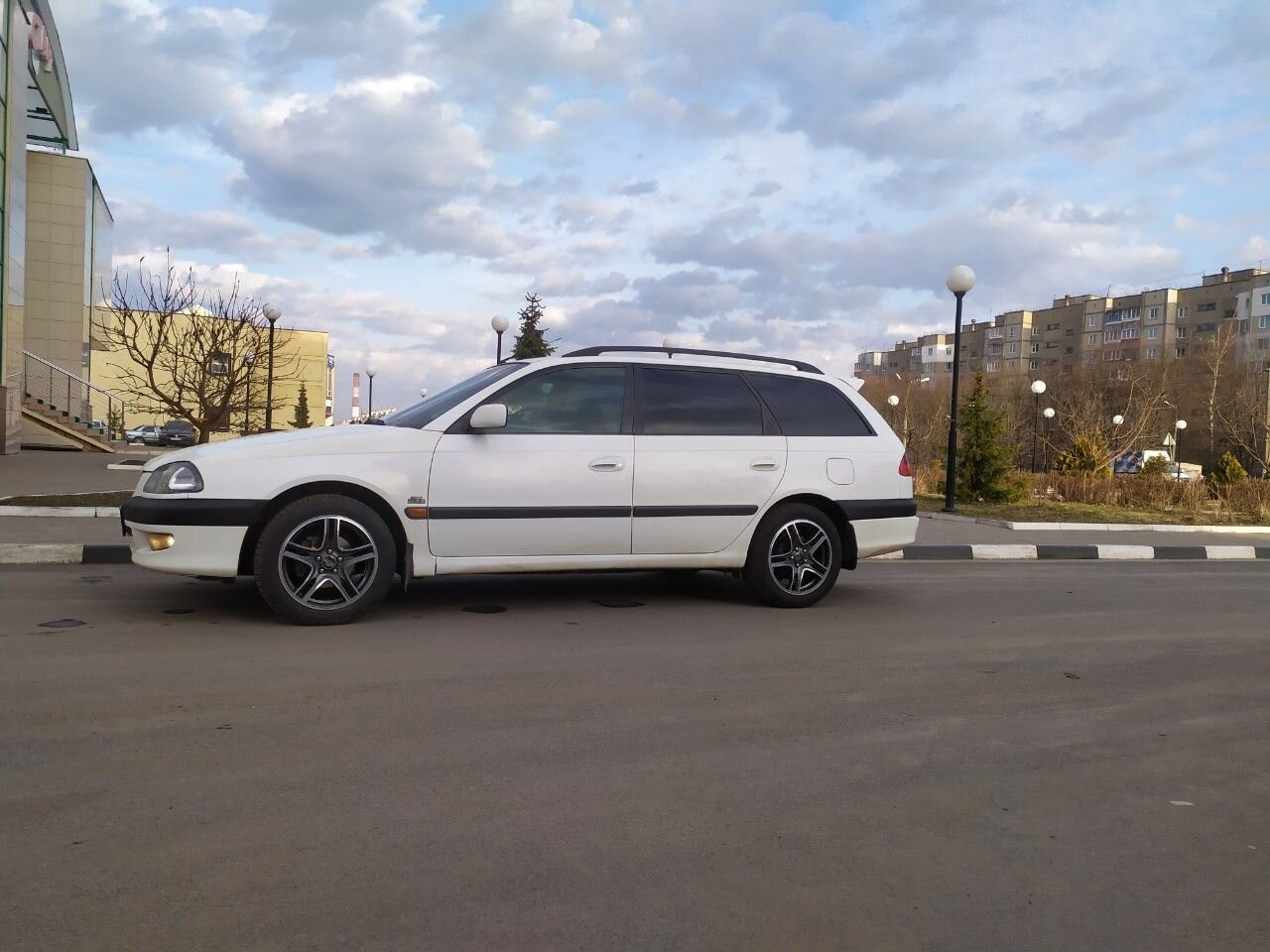 Toyota Avensis: фото владельца