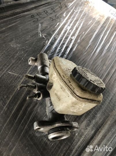 Главный тормозной цилиндр toyota mark2 JZX100