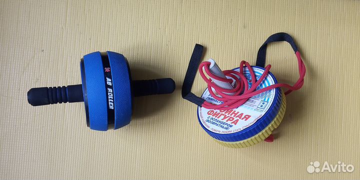 Ролик гимнастический с эспандерами для пресса