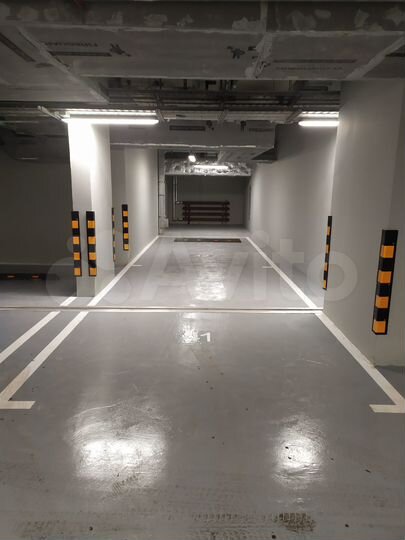 Машиноместо, > 30 м²