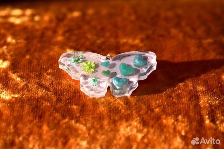 Брошь из ювелирной смолы 