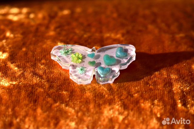 Брошь из ювелирной смолы 