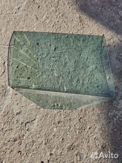 Стекло двери Volkswagen Golf V