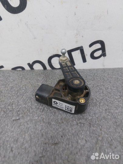 Датчик высоты дорожного просвета задний Jeep Grand