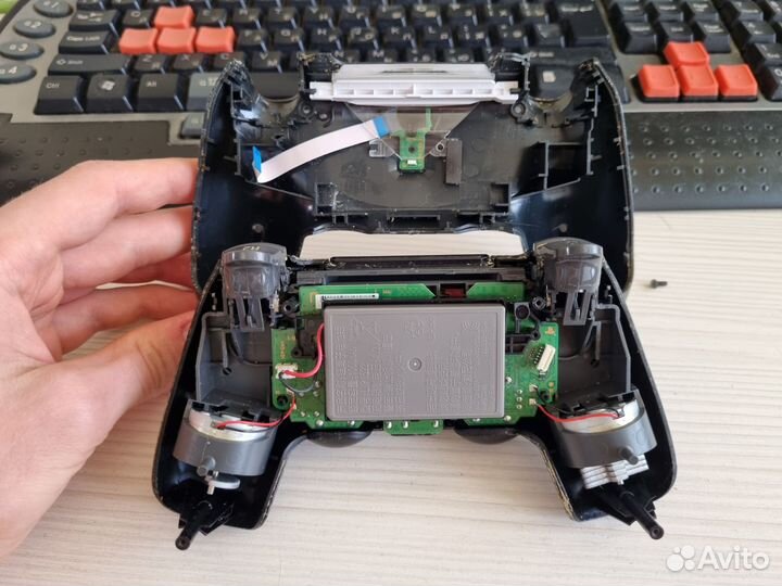 Оригинальный Dualshock 4 нерабочий