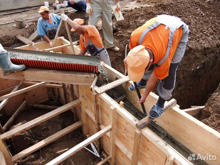 Бригада строителей