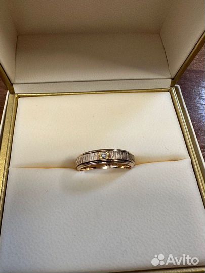 Piaget Золотое кольцо с бриллиантом