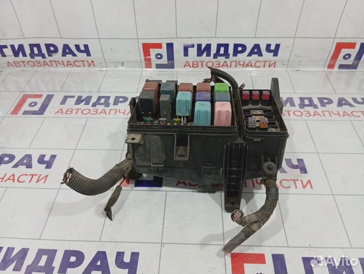 Блок предохранителей Toyota Land Cruiser (J100) 82720-60011