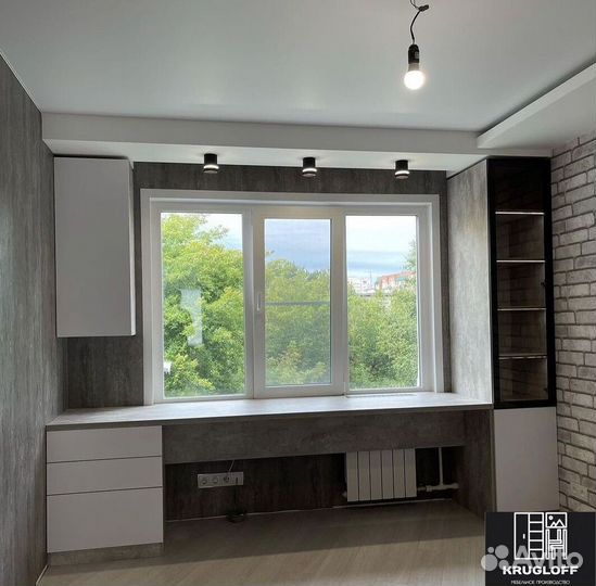 Рабочая зона со шкафом