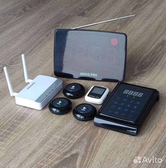 Кнопка вызова официанта, часы, табло, пуль, репите