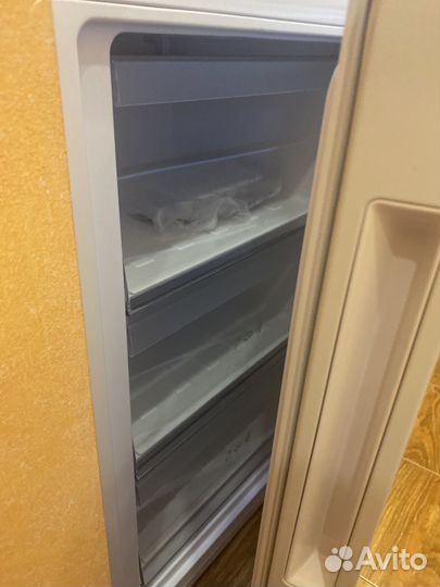 Холодильник Haier CEF537AWG