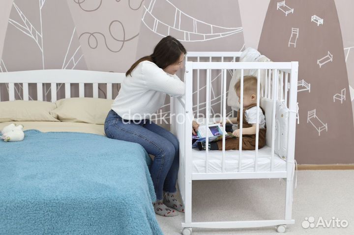 Кроватка для новорожденных с роликами