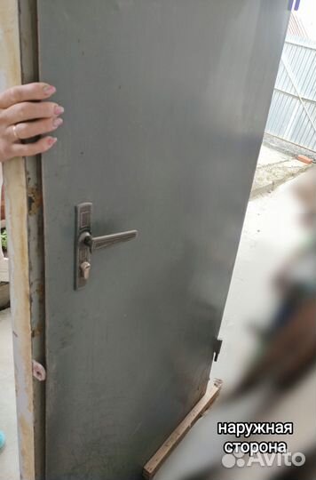 Дверь входная металлическая правая бу