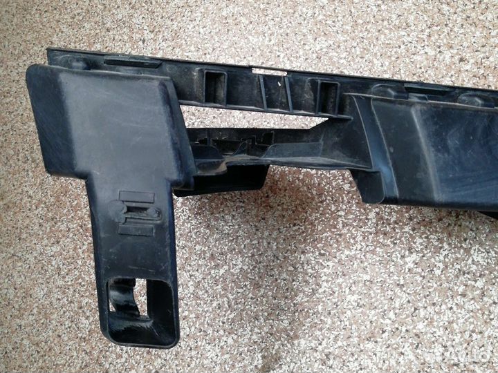 Кронштейн омывателя фары Range Rover Sport 2