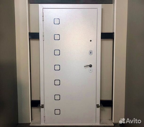 Входная дверь