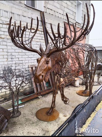 Скульптура из металла лось