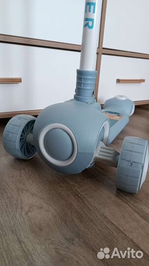 Самокат детский трехколесный новый