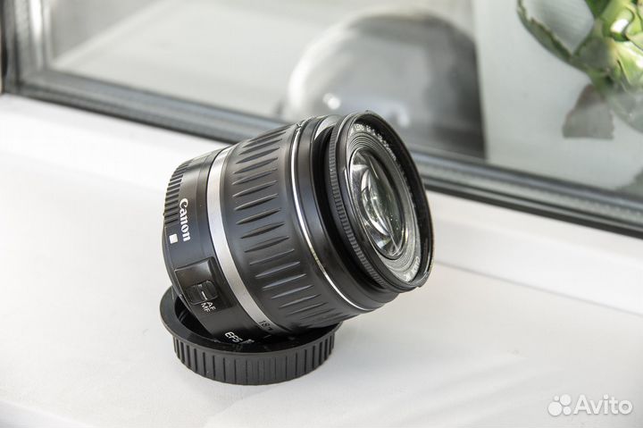 Объектив Canon EF-S 18-55 мм f/3.5-5.6 мм