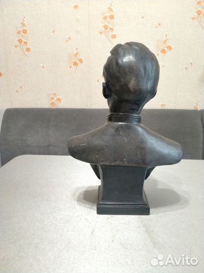 Бюст. Молодой Ленин. Гимназист. Касли. СССР. Чугун