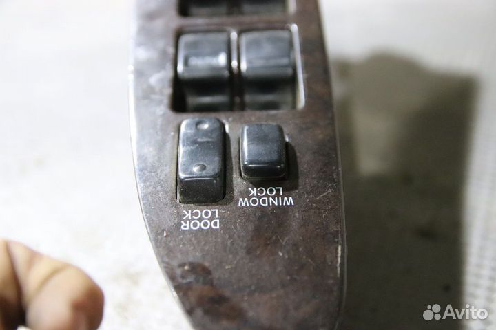 Кнопки стеклоподьемника на Тойота Креста Х90