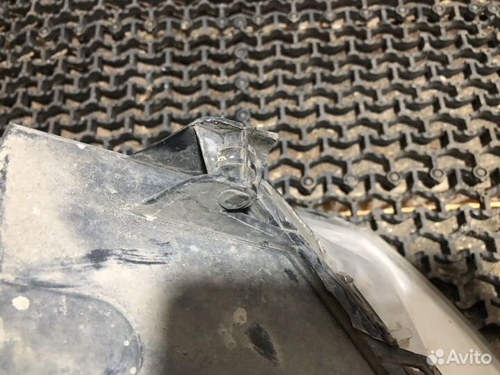 Фара передняя правая Фокус 1(Америка) Ford Focus