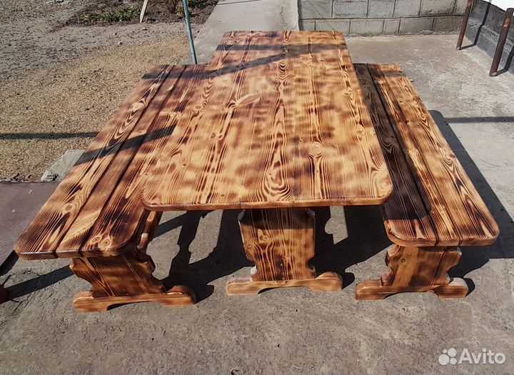 Стол и две лавочки