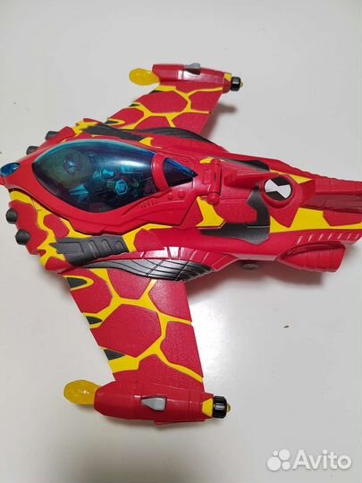 Самолет с Бен 10