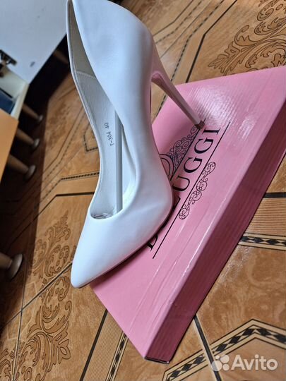 Туфли женские 40 размер белые