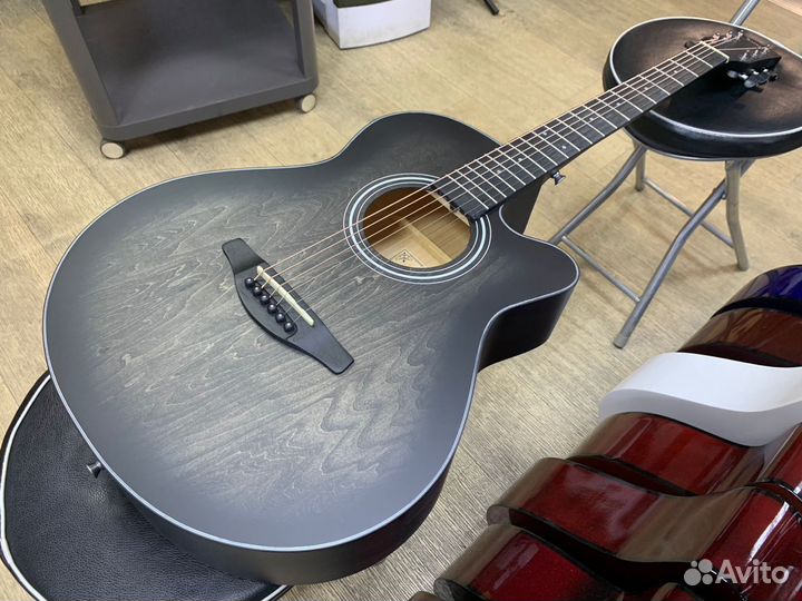 Гитара акустическая с металлическими струнами