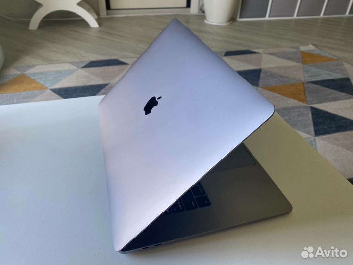 Macbook pro 15-inch 2016