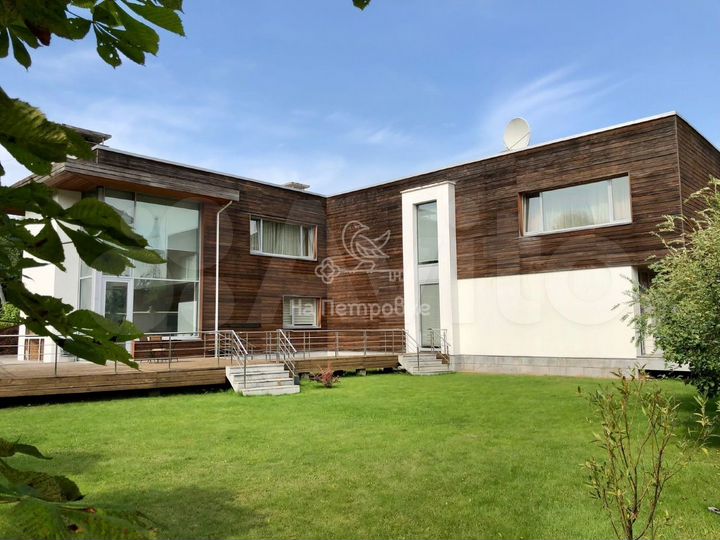 Дом 360 м² на участке 15 сот.