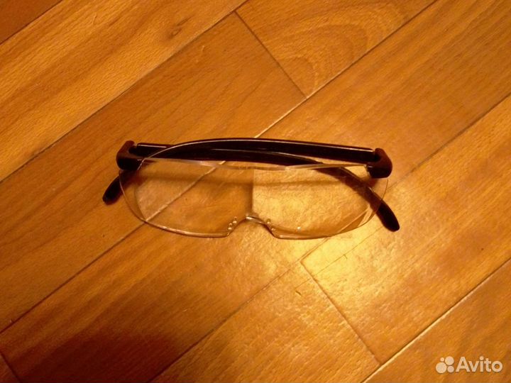 Очки для работы с мелкими предметами