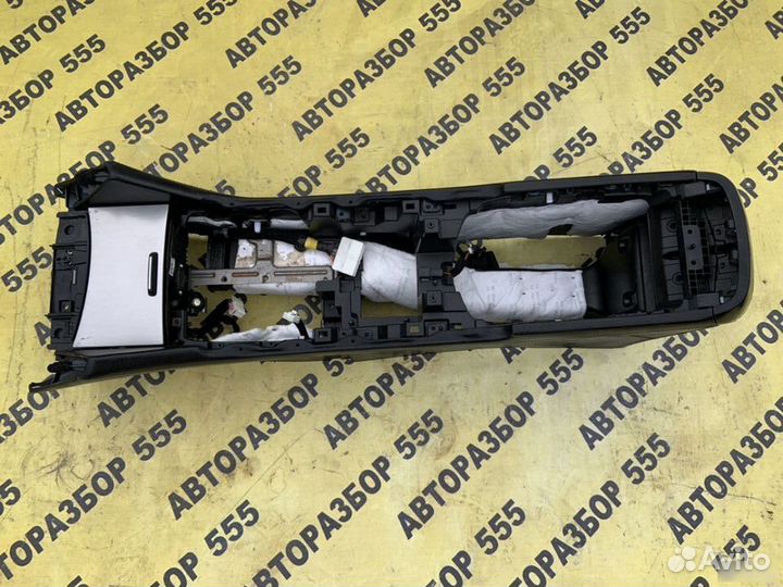 Консоль между сидений Kia Quoris