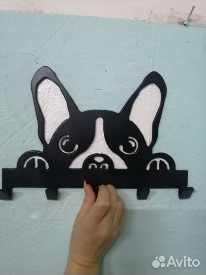 Вешалка для верхней одежды, настенная из металла