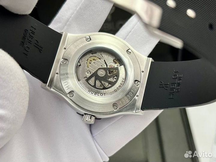 Механические часы Hublot с фирменной коробкой