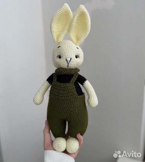 Вязаный заяц ручная работа