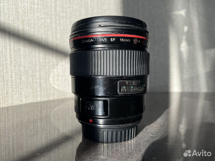 Объектив Canon 35 mm 1.4