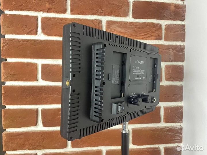Видеосвет LED PRO 800+ новый+штатив