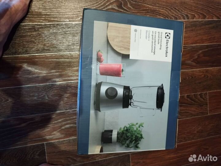 Electrolux E4TB1-6ST Настольный блендер