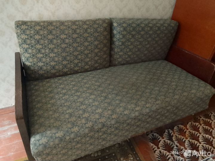 Кровать и диванчик